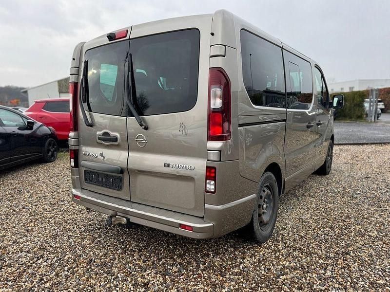 Gebraucht Opel Vivaro 125 PS (91 kW) 2016 Braun Van / Kleinbus