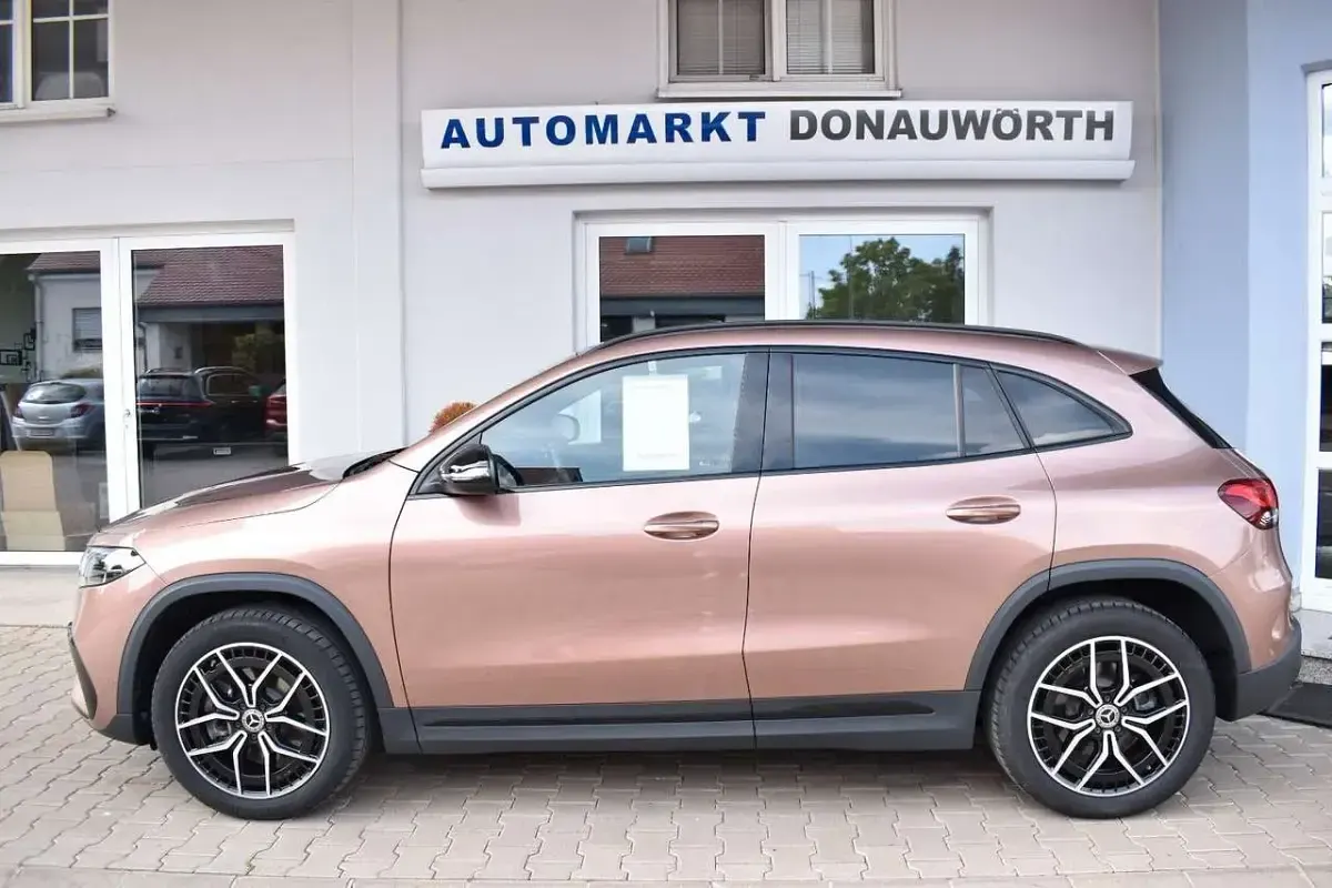 Gebraucht Mercedes EQA250+ AMG line 139 kW (190 PS) 2023 Gold metallic SUV