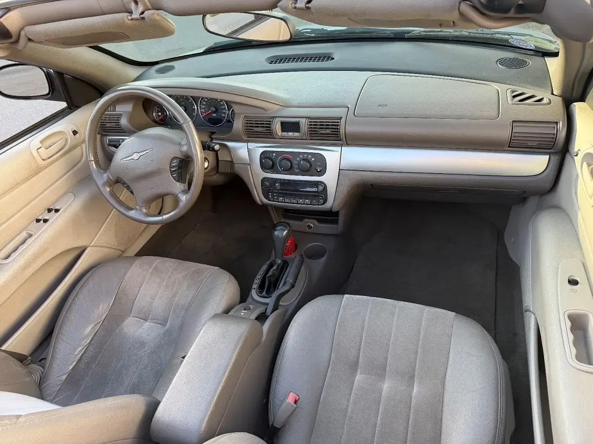 Second-hand Chrysler Sebring Cabriolet Limited 203 CP (149 kW) 2007 Argintiu Cabrio