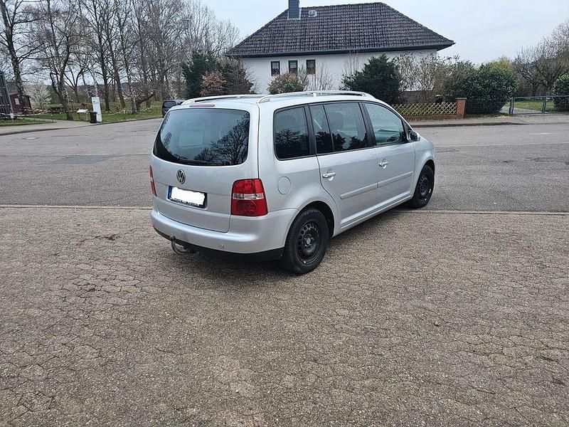Gebraucht VW Touran Highline 116 PS (85 kW) 2004 Silber Van / Kleinbus