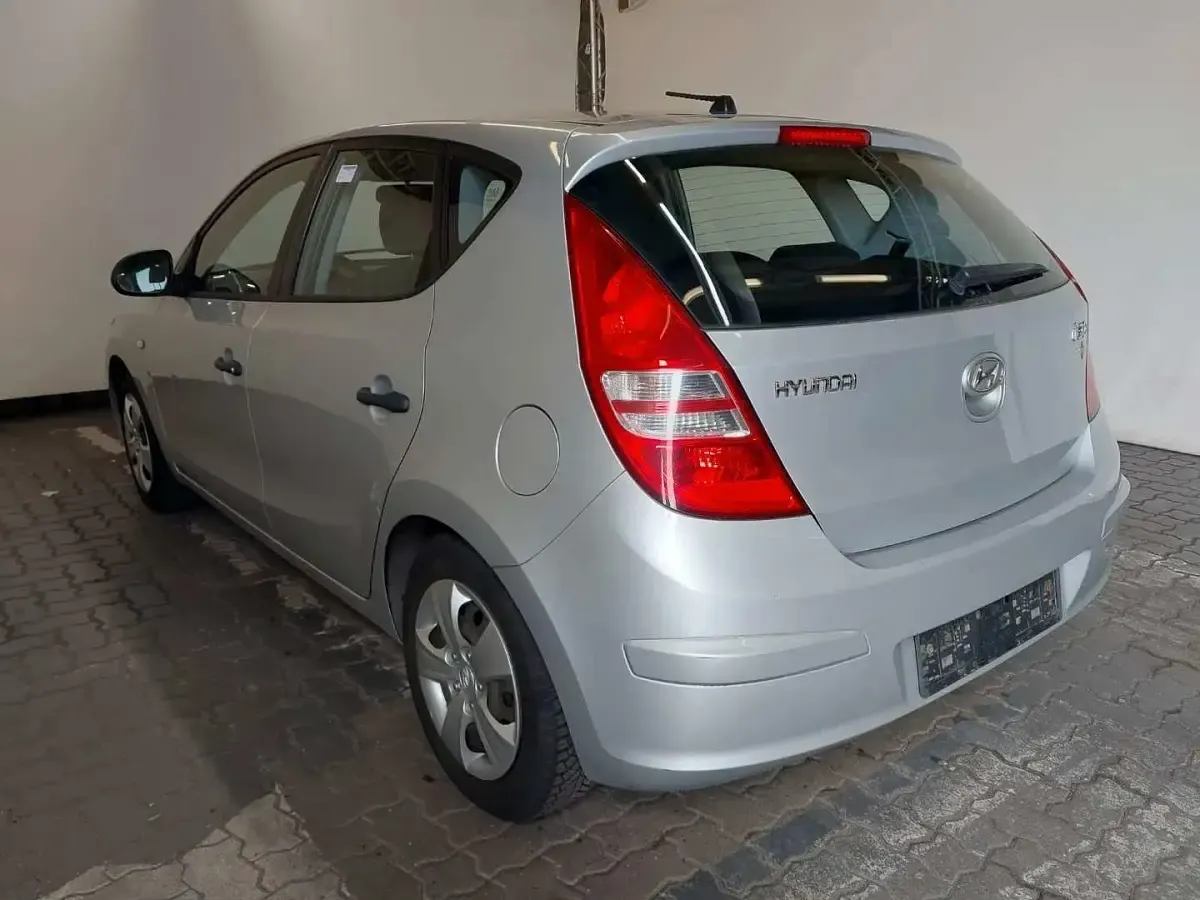 Gebraucht Hyundai i30 109 PS (80 kW) 2009 Silber Limousine