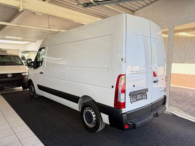 Second-hand Renault Master 150 CP (110 kW) 2022 Alb Monovolum