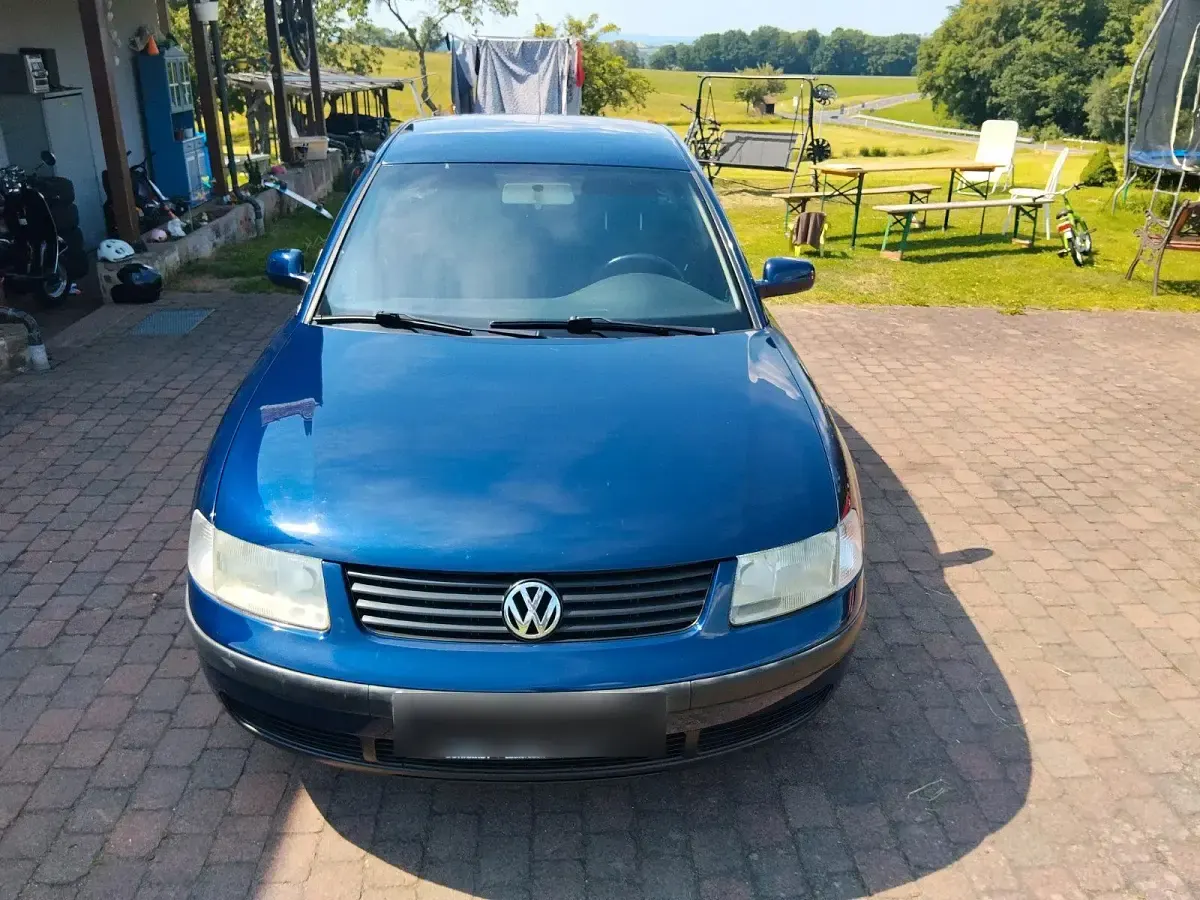 Gebraucht VW Passat 100 PS (73 kW) 1999 Blau Limousine