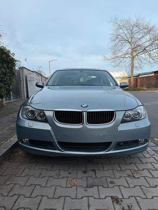 Gebraucht BMW 318 129 PS (94 kW) 2006 Silber Limousine