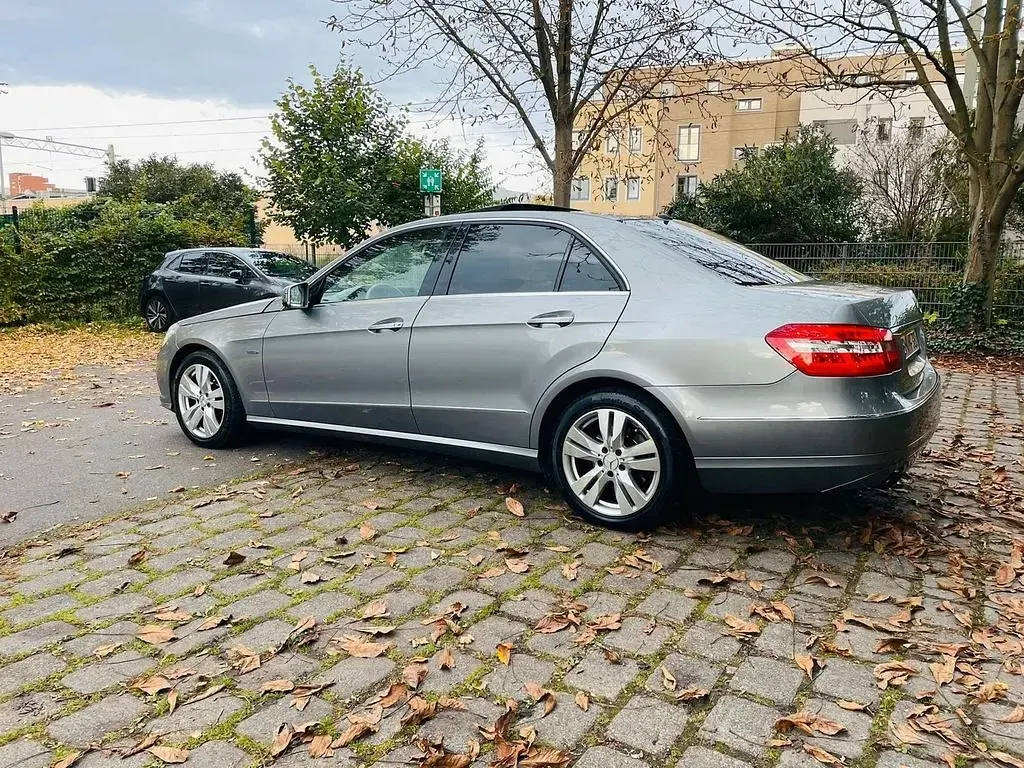 Gebraucht Mercedes E350 Elegance 231 PS (169 kW) 2009 Grau Limousine