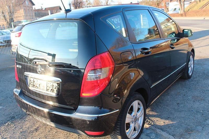 Gebraucht Mercedes A160 Avantgarde 95 PS (69 kW) 2011 Schwarz Limousine