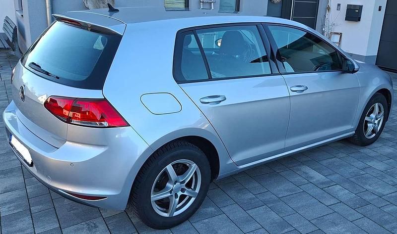 Gebraucht VW Golf VII Trendline 110 PS (80 kW) 2017 Silber Limousine