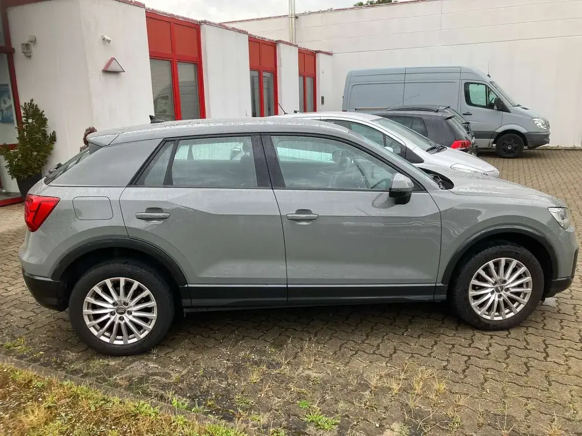 Gebraucht Audi Q2 Design 116 PS (85 kW) 2020 Quantumgrau SUV