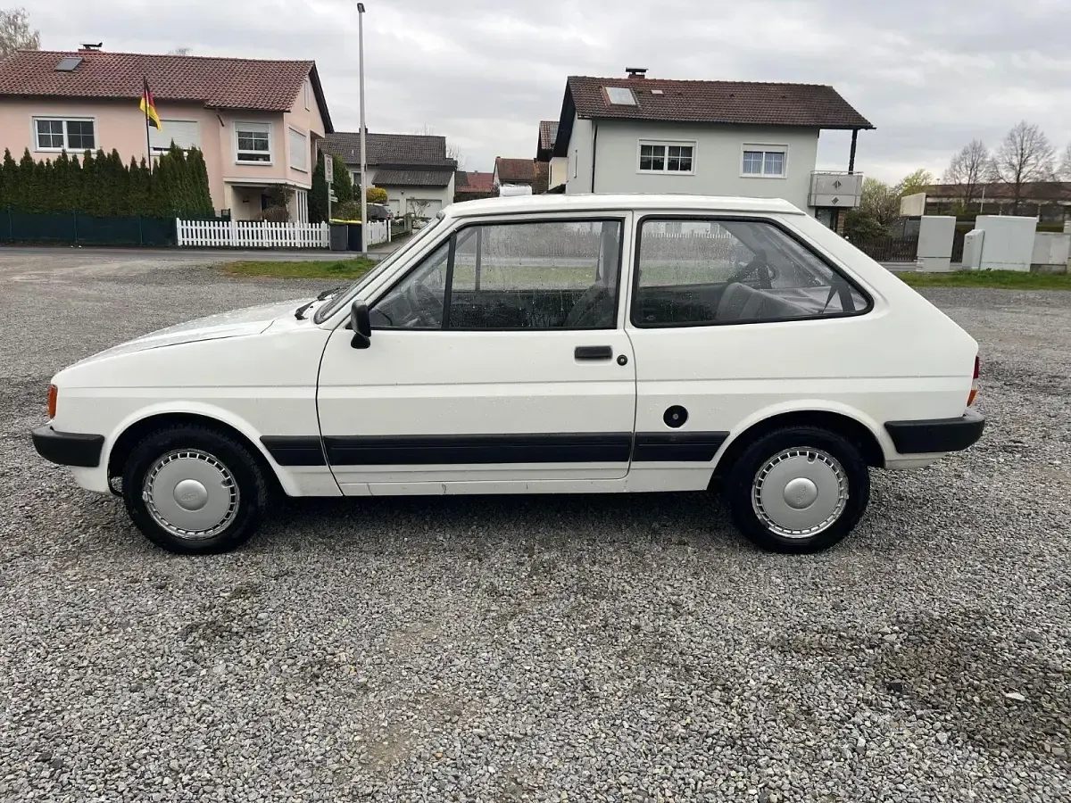 Gebraucht Ford Fiesta 39 PS (28 kW) 1987 Weiß Kleinwagen