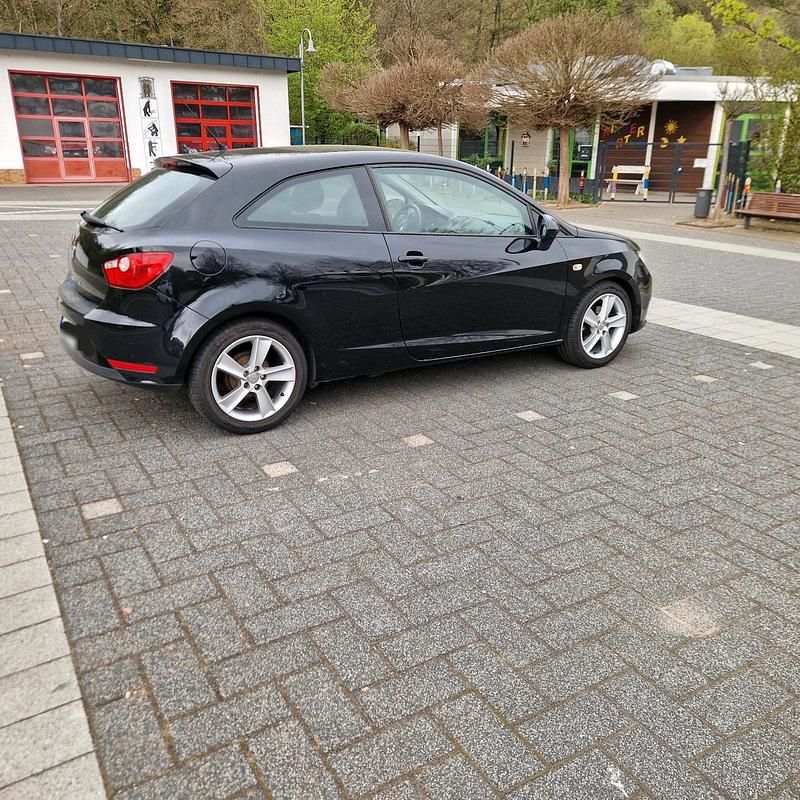 Gebraucht Seat Ibiza 69 PS (50 kW) 2012 Schwarz Kleinwagen