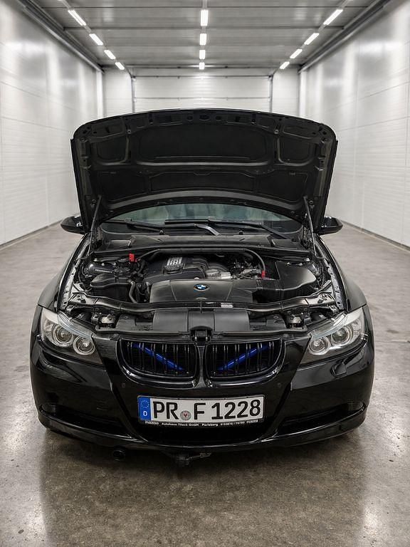 Gebraucht BMW 318 Sport Line 143 PS (105 kW) 2007 Schwarz Kombi