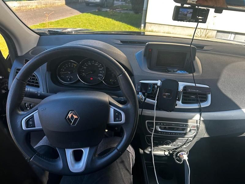 Gebraucht Renault Fluence 110 PS (80 kW) 2010 Schwarz Limousine