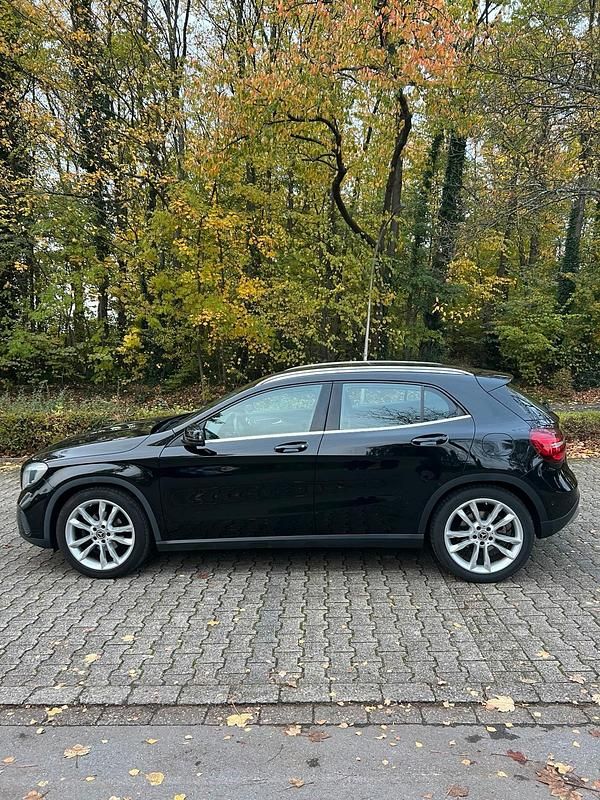 Gebraucht Mercedes GLA200 156 PS (114 kW) 2018 Schwarz SUV