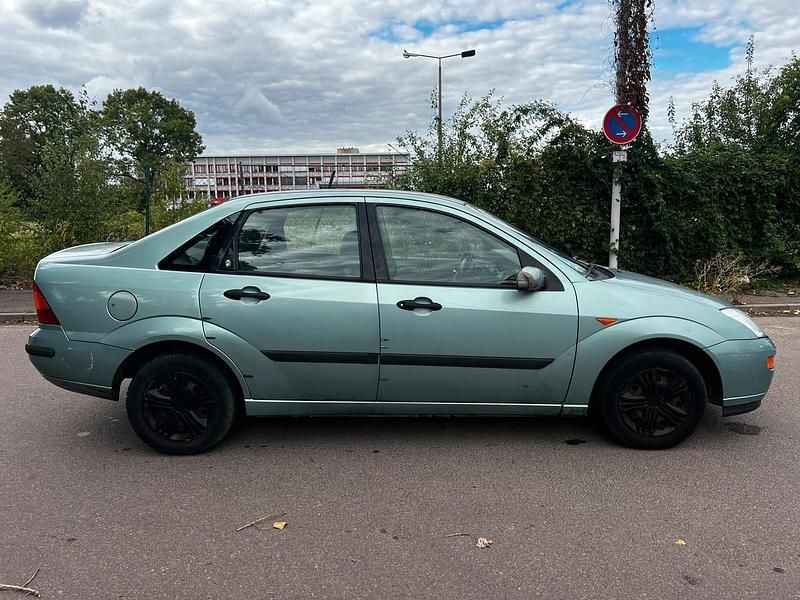 Second-hand Ford Focus 101 CP (74 kW) 2001 Andere farben Berlinǎ