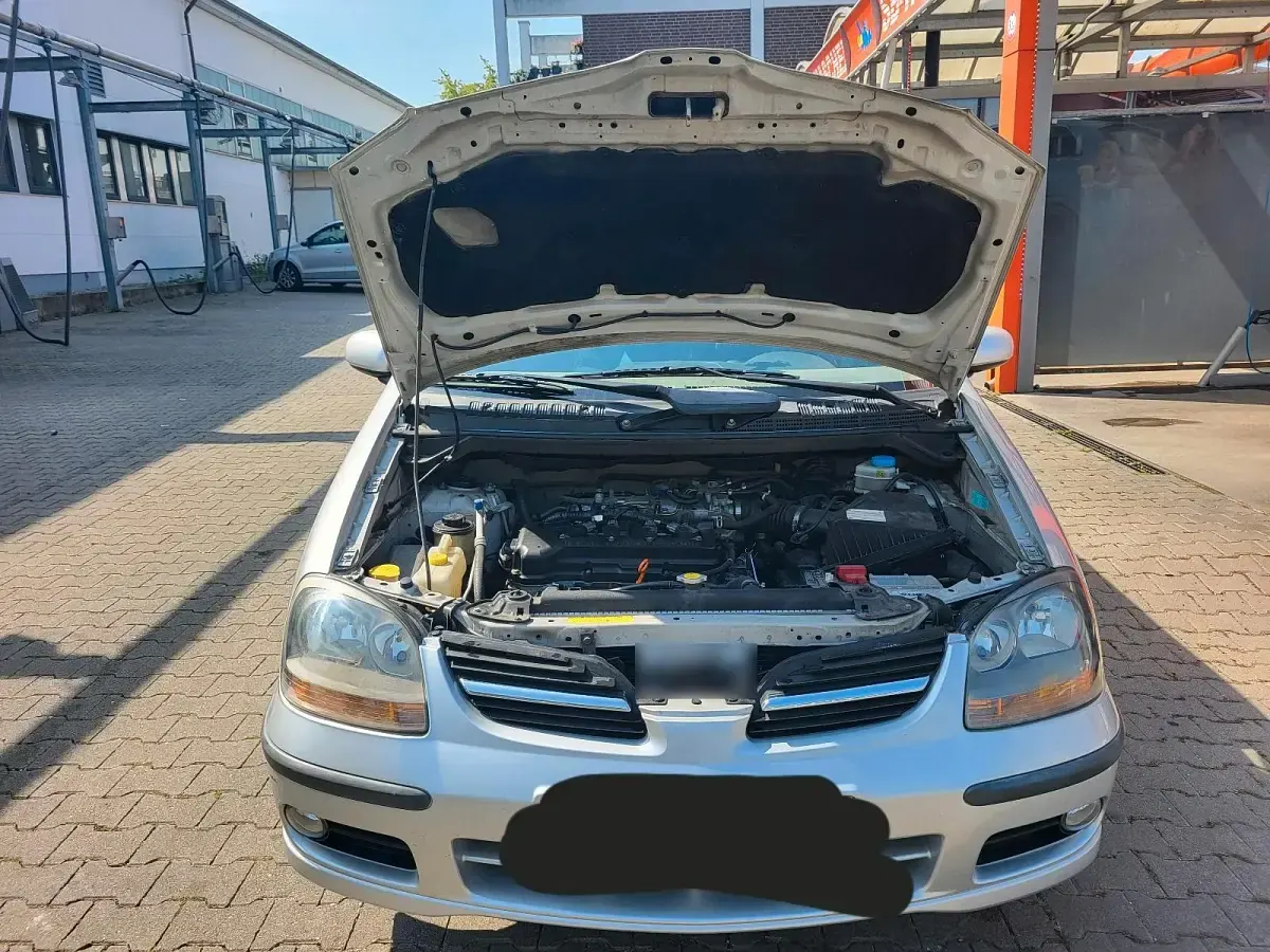 Gebraucht Nissan Almera Tino 114 PS (83 kW) 2002 Grau Van / Kleinbus