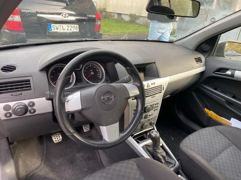 Grau Gebraucht 2005 Opel Astra Kleinwagen | 1.150 € (Fairer Preis) - Bild 1/4