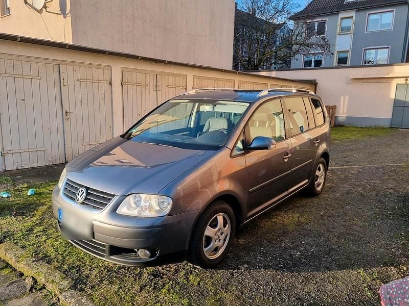 Grau Gebraucht 2005 VW Touran Van / Kleinbus | 2.400 € (Fairer Preis) - Bild 1/4