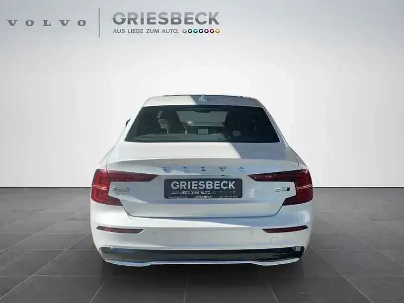 Gebraucht Volvo S60 Ultimate 250 PS (183 kW) 2023 Crystal white pearl / metallic Limousine