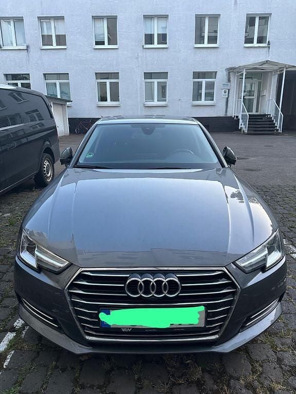 Grau Gebraucht 2018 Audi A4 Sport Limousine | 15.000 € (Guter Preis) - Bild 1/4