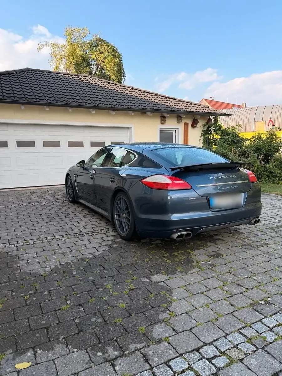 Gebraucht Porsche Panamera Turbo 500 PS (367 kW) 2011 Blau Kleinwagen