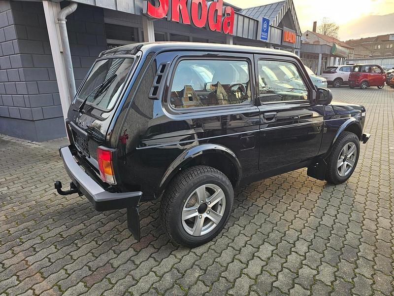 Gebraucht Lada niva 83 PS (61 kW) 2025 Schwarz (672) SUV