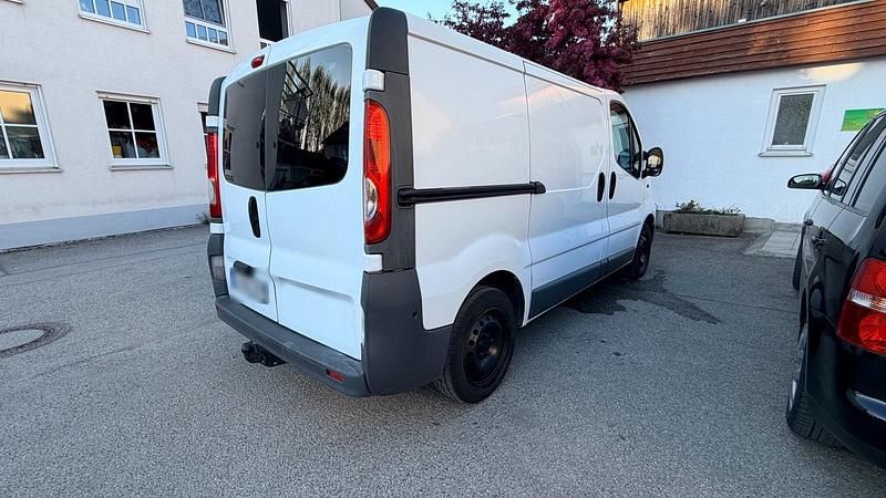 Second-hand Opel Vivaro 90 CP (66 kW) 2008 Alb Monovolum
