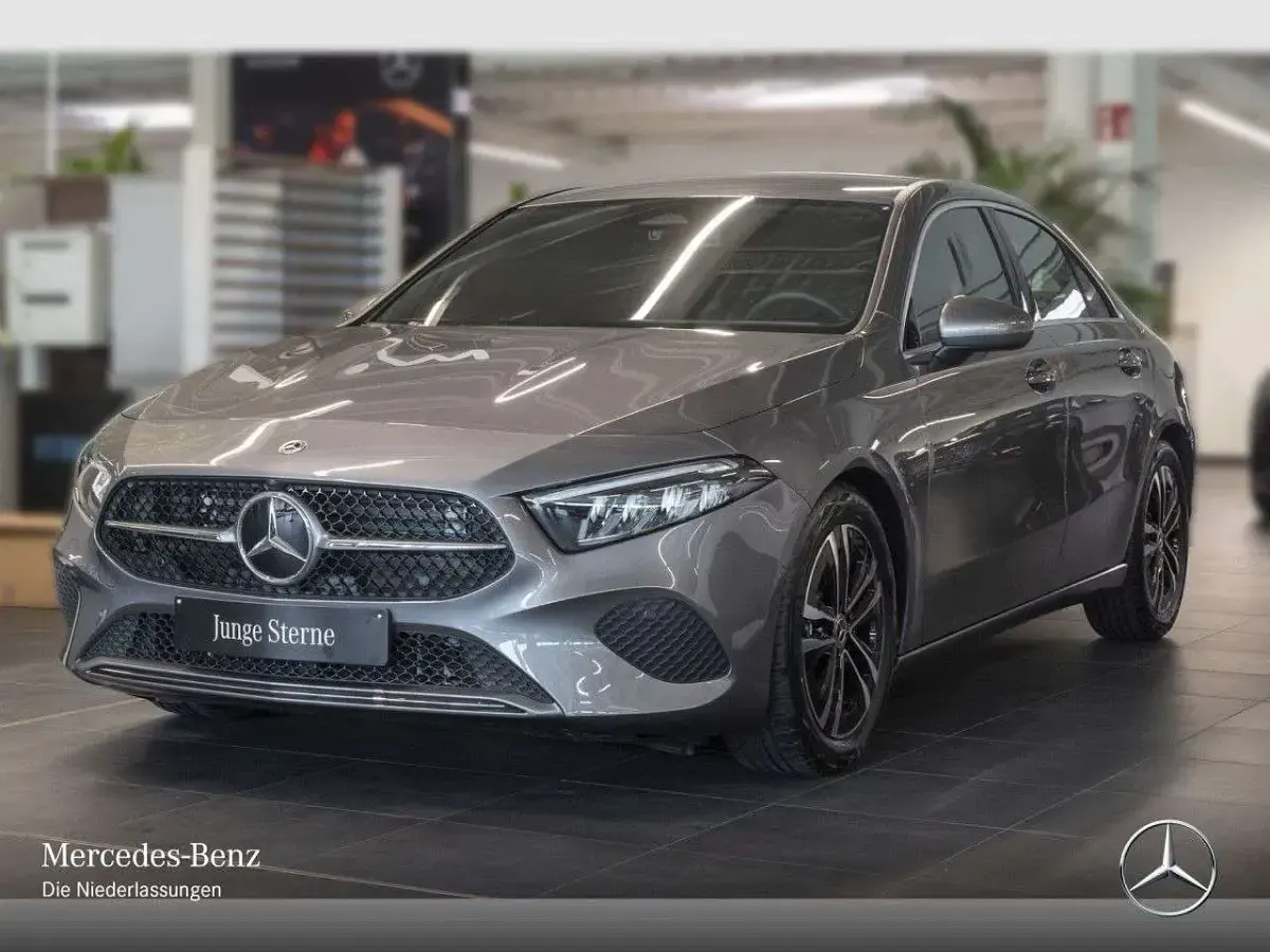 Gebraucht Mercedes A180 Advanced Plus 136 PS (100 kW) 2025 Grau Limousine