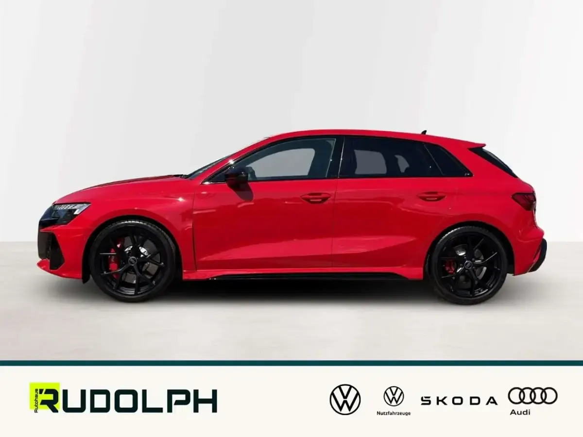 Neu Audi RS3 Sportback 400 PS (294 kW) 2026 Progressivrot metallic Kleinwagen
