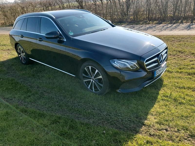 Schwarz Gebraucht 2019 Mercedes E220 Kombi | 21.500 € (Superpreis) - Bild 1/4
