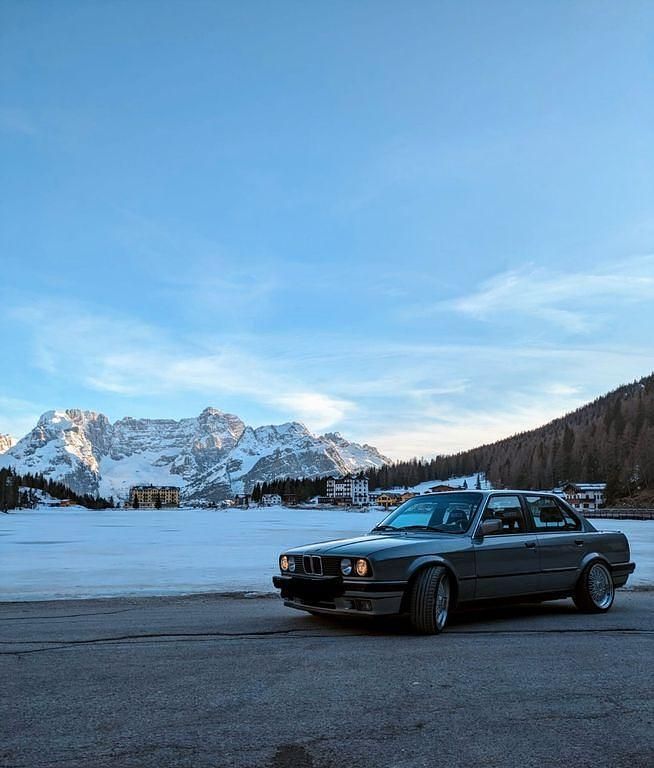 Używany BMW 325 Performance 299 KM (219 kW) 1988 Srebrny Sedan/Limuzyna