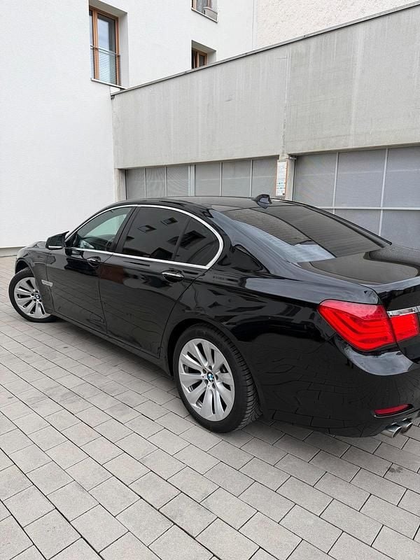 Gebraucht BMW 730 245 PS (180 kW) 2010 Schwarz Limousine