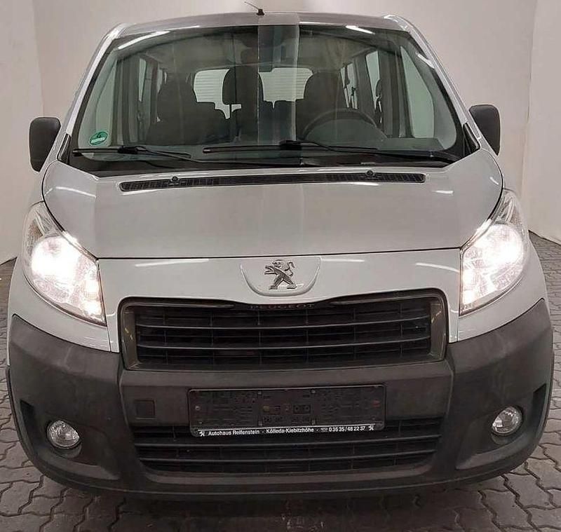 Gebraucht Peugeot TePee 128 PS (94 kW) 2014 Silber Van / Kleinbus