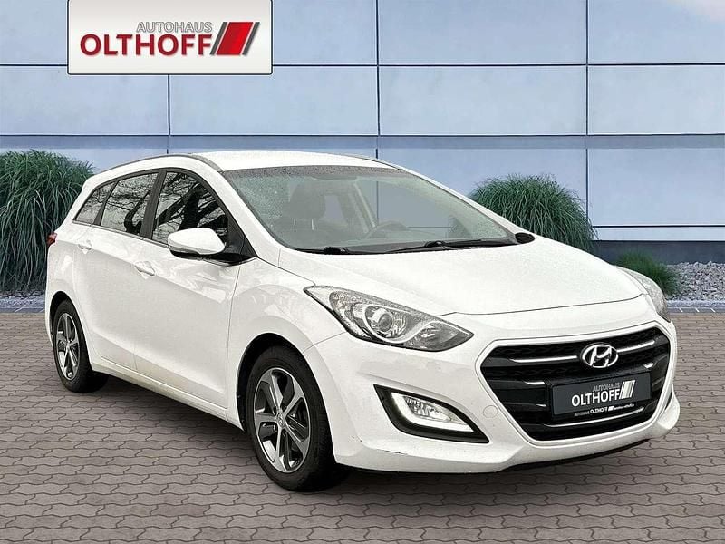 Gebraucht Hyundai i30 Edition 135 PS (99 kW) 2015 Weiß Kombi