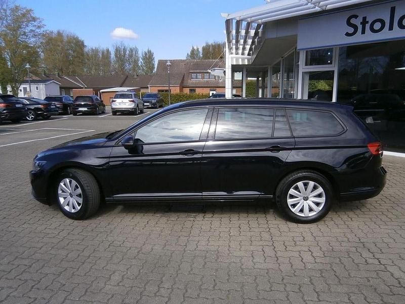 Gebraucht VW Passat Basis 150 PS (110 kW) 2023 Deep black perleffekt (schwarz), perleffekt Kombi