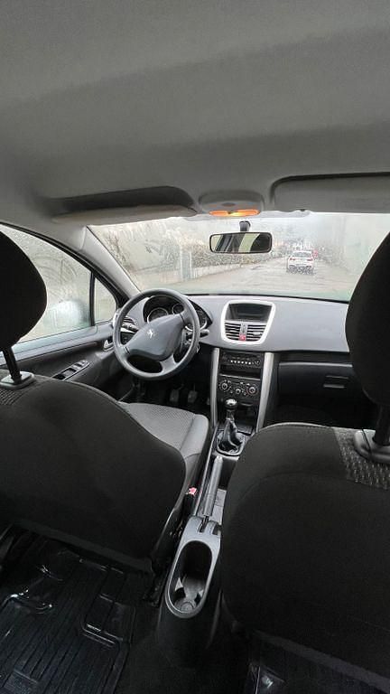 Gebraucht Peugeot 207 73 PS (53 kW) 2012 Schwarz Limousine