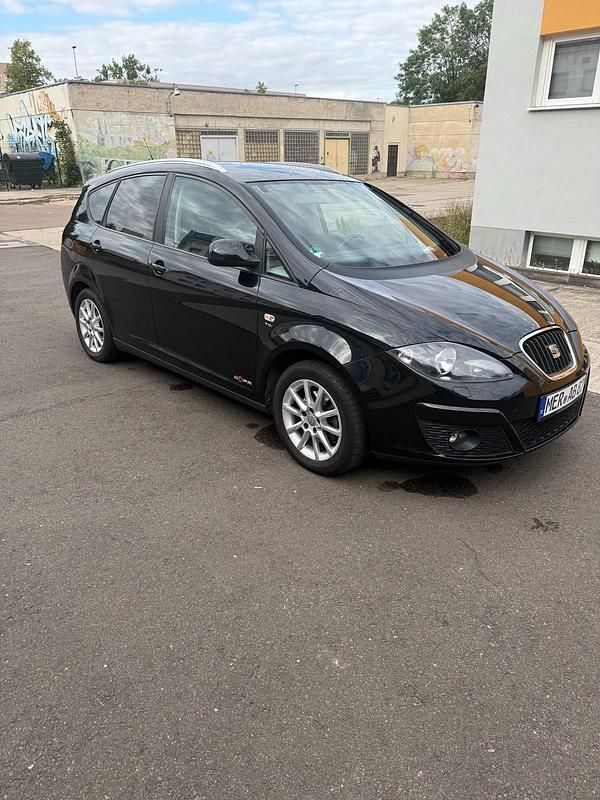 Schwarz Gebraucht 2011 Seat Altea XL Van / Kleinbus | 5.900 € (Teuer) - Bild 1/4