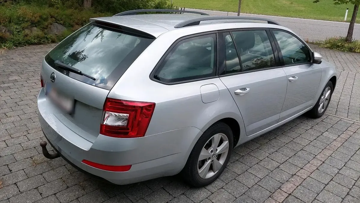 Gebraucht Skoda Octavia 105 PS (77 kW) 2014 Grau Kombi
