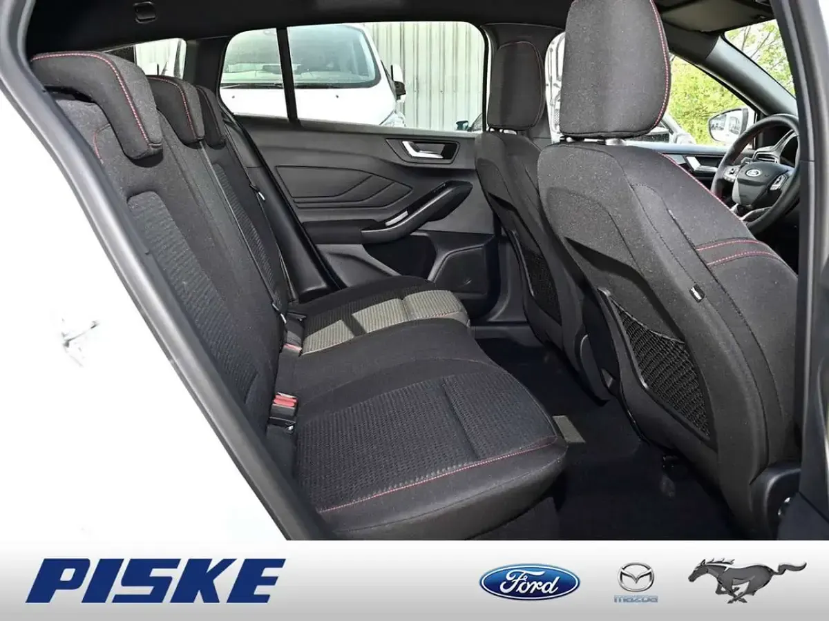 Neu Ford Focus ST-Line 125 PS (91 kW) 2026 Frozen white Kombi