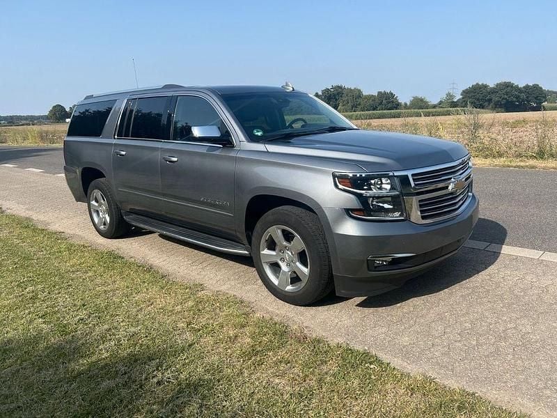 Grau Gebraucht 2020 Chevrolet Suburban SUV | 48.900 € - Bild 1/4