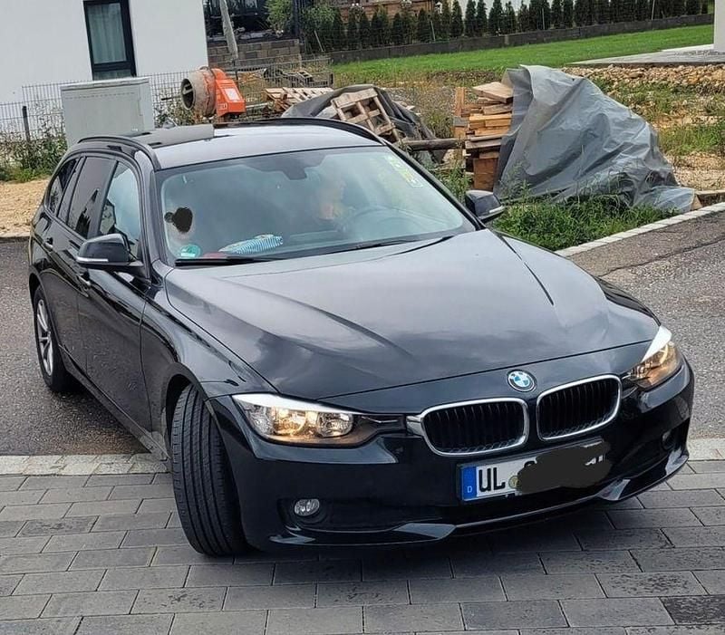 Gebraucht BMW 318 143 PS (105 kW) 2013 Schwarz Kombi