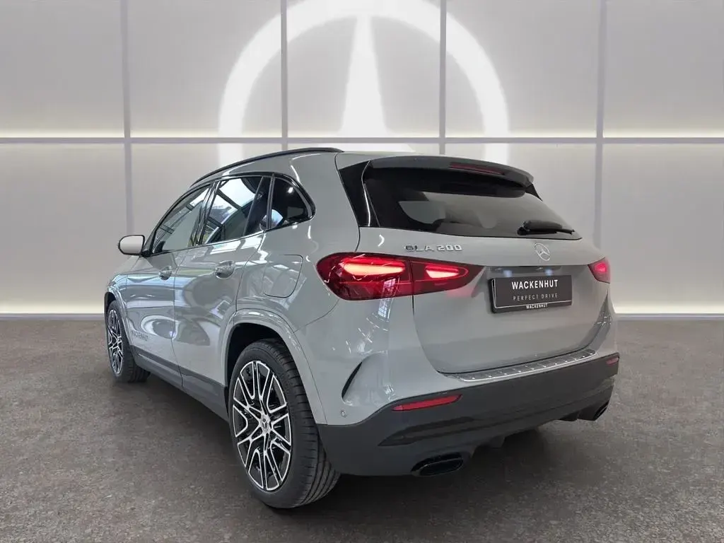 Gebraucht Mercedes GLA200 Advanced Plus 163 PS (119 kW) 2026 Grau SUV
