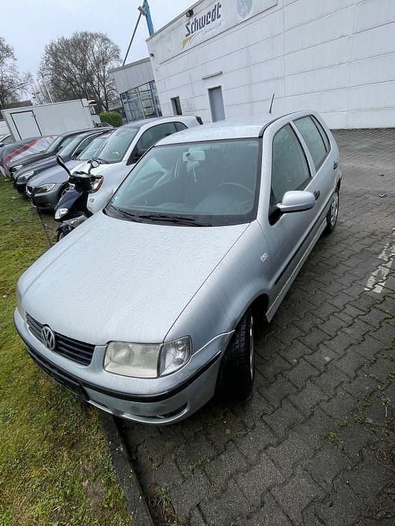 Gebraucht VW Polo Basis 75 PS (55 kW) 2000 Silber Limousine