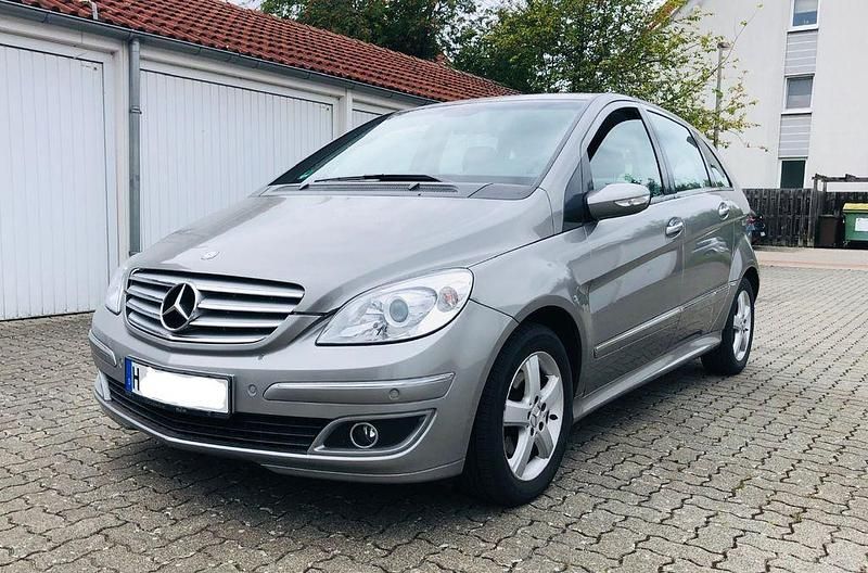 Grau Gebraucht 2007 Mercedes B180 Van / Kleinbus | 5.300 € (Fairer Preis) - Bild 1/4