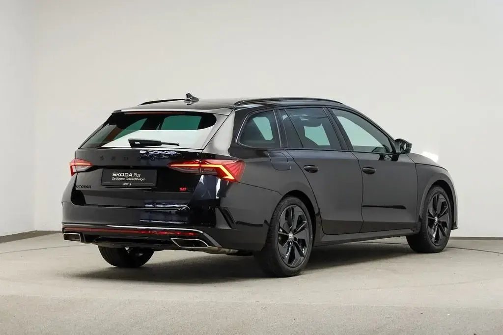 Gebraucht Skoda Octavia RS 245 PS (180 kW) 2024 Blackmagic perleffekt Kombi