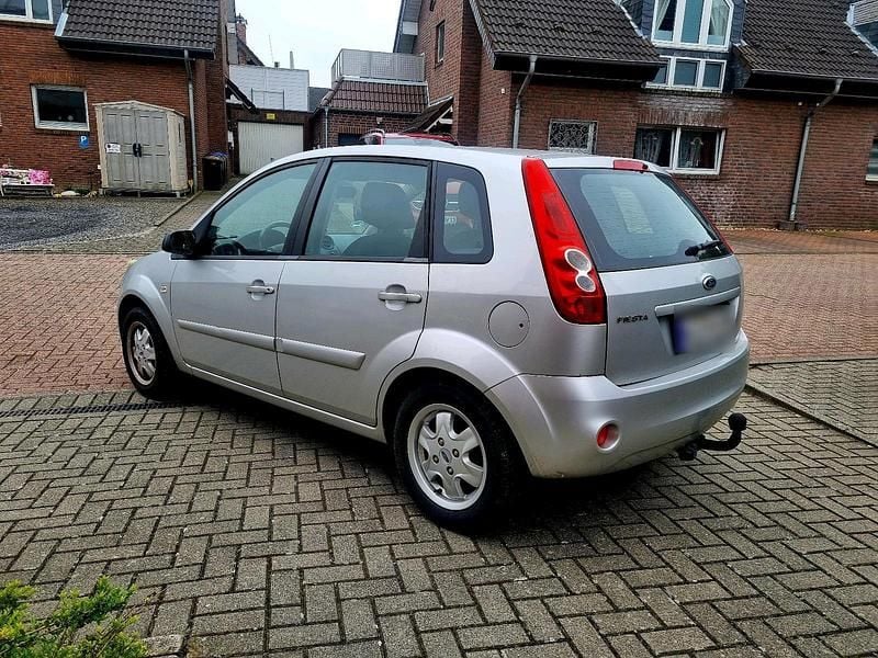 Gebraucht Ford Fiesta 80 PS (58 kW) 2008 Grau Kleinwagen