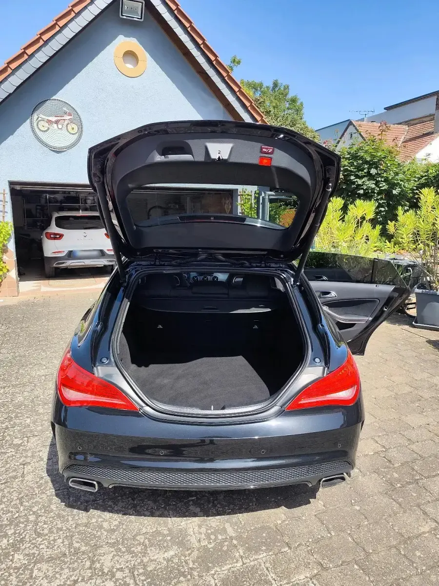 Gebraucht Mercedes CLA200 Shooting Brake 175 PS (128 kW) 2016 Schwarz Kombi