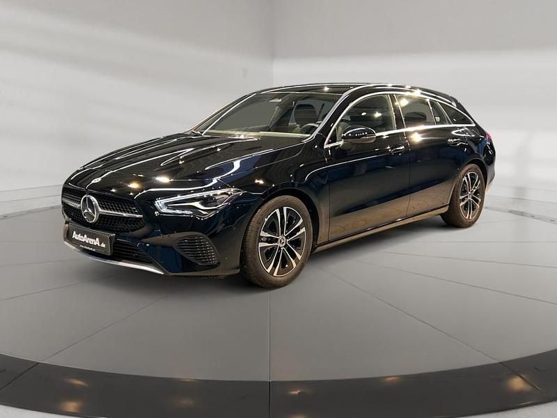 Gebraucht Mercedes CLA200 Shooting Brake 163 PS (119 kW) 2024 Schwarz Kombi