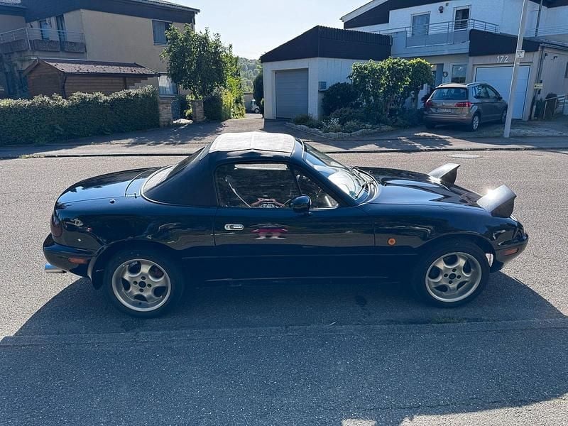 Gebraucht Mazda MX5 90 PS (66 kW) 1998 Schwarz Cabrio
