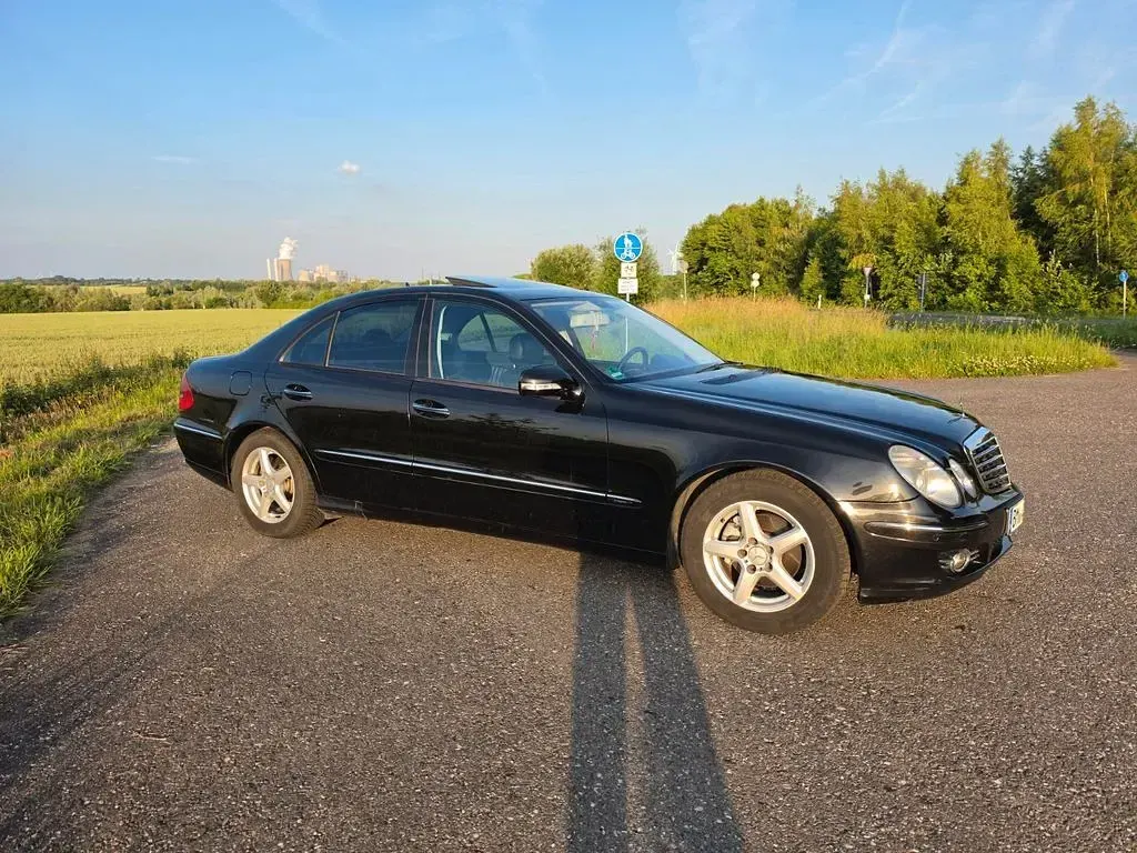 Gebraucht Mercedes E300 Avantgarde 211 PS (155 kW) 2008 Schwarz Limousine