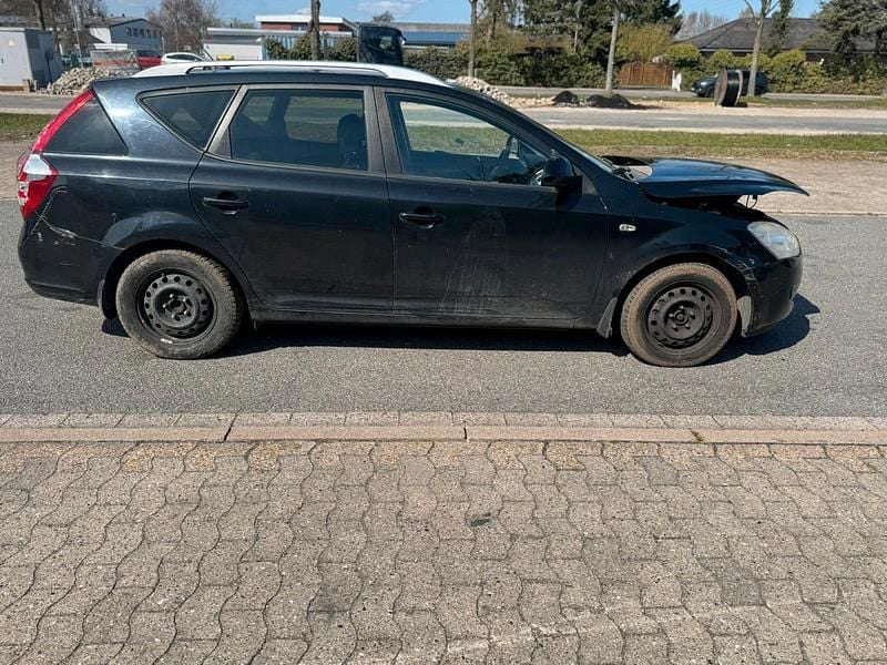 Usado Kia Ceed 115 HP (84 kW) 2009 Preto Citadino